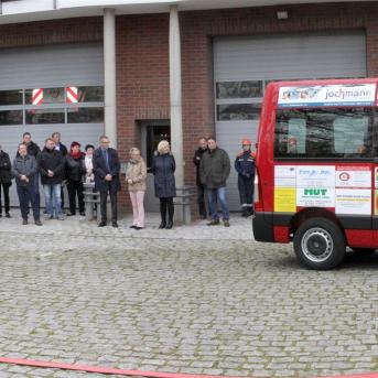 Übergabe eines Jugendmobils für die Jugendfeuerwehr Parchim