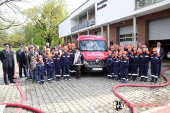Übergabe eines Jugendmobils für die Jugendfeuerwehr Parchim